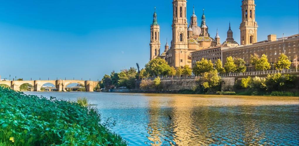 Piso Para 4 Con 2 Parking En Casco Historico De Zaragoza 2 Noches Minimo エクステリア 写真